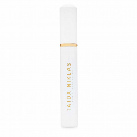 Case for Tweezers by Taida Niklas, white